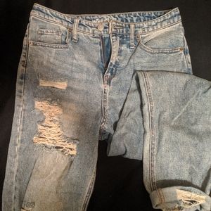 5️⃣Distressed Mom Jeans